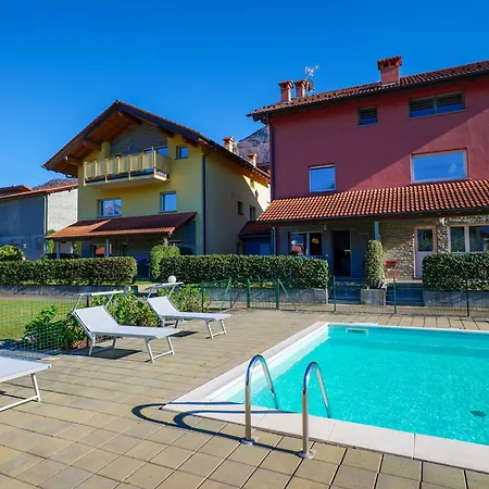 Rose Gialla Firsia Garten Eg Apartmán *
