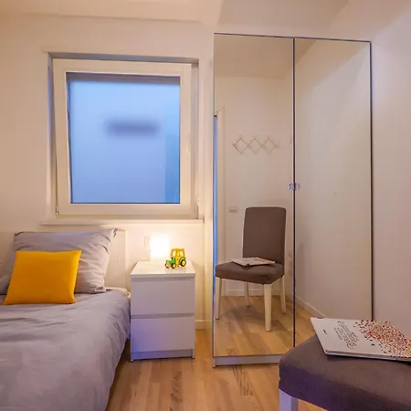 Rose Gialla Firsia Garten Eg Apartmán Colico