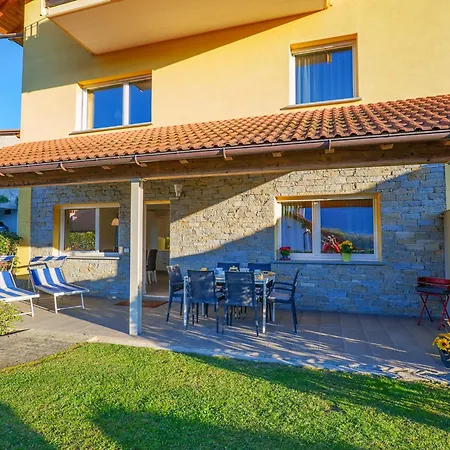 Rose Gialla Firsia Garten Eg Apartmán Colico